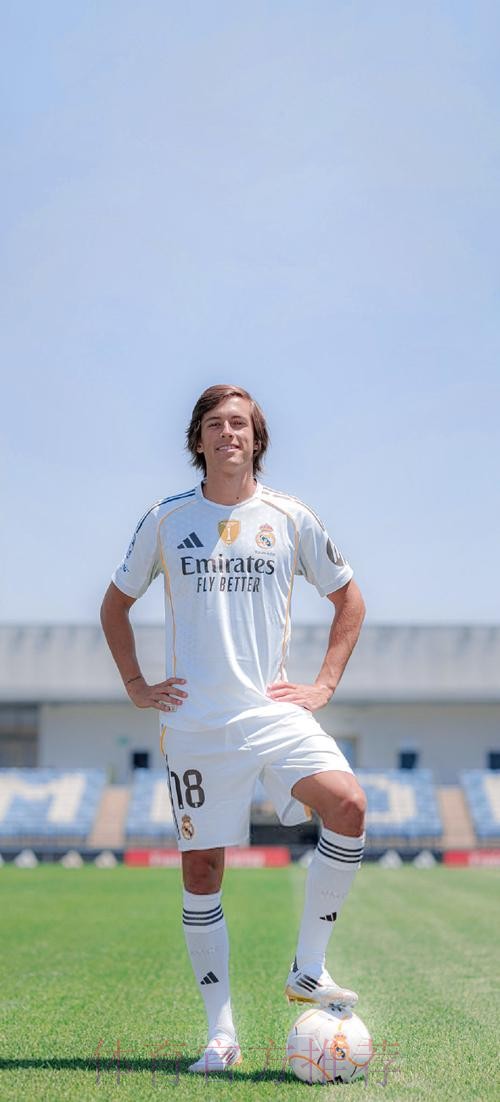 官方：皇马20岁中锋阿尔瓦罗租借加盟赫塔菲